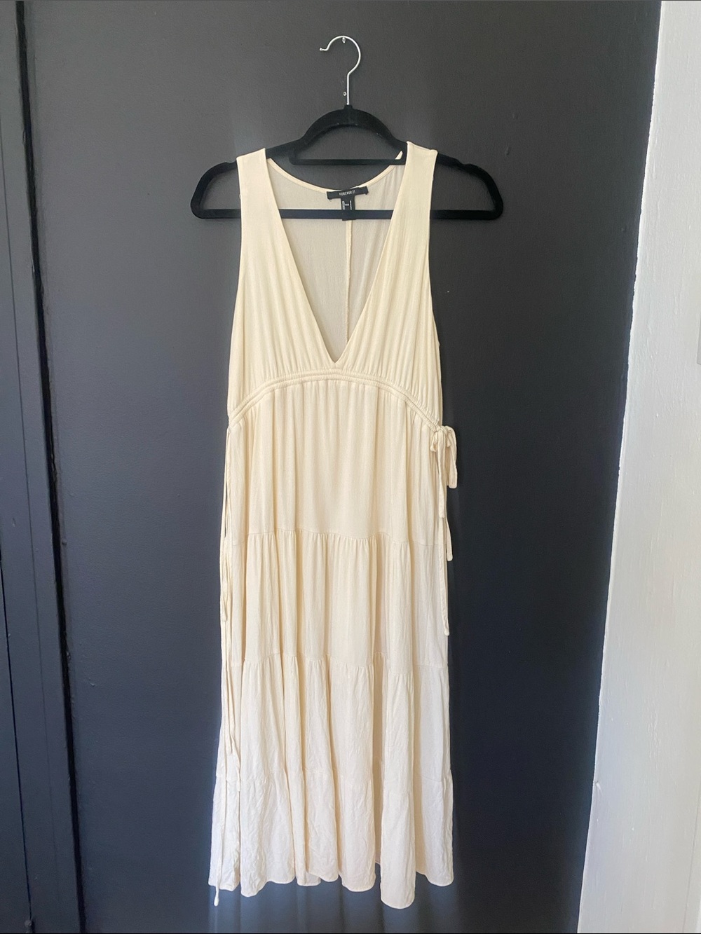 Forever 21 Sleeveless Cream V-Neck Maxi Dress - Women's